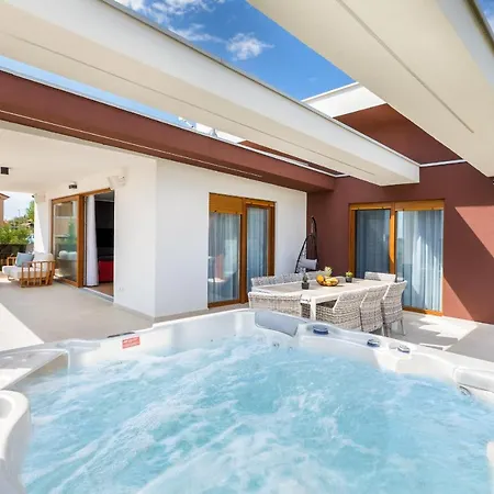 别墅 Grofica - Luxury And Romance With Heated Pool, Jacuzzi, Tavern And Proximity To The Sea, - Istria *