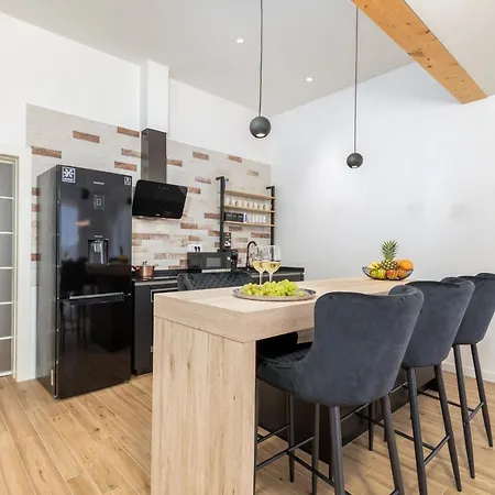 Grofica - Luxury And Romance With Heated Pool, Jacuzzi, Tavern And Proximity To The Sea, - Istria 别墅