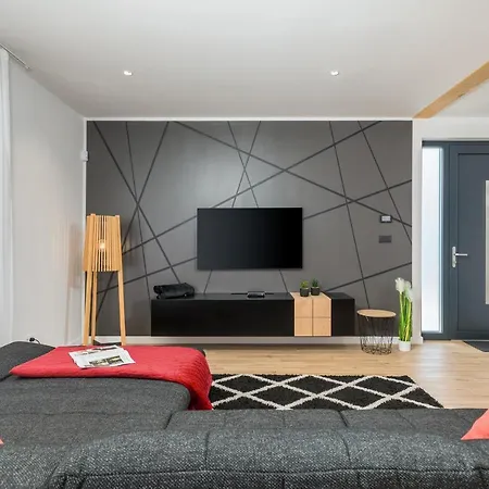 别墅 Grofica - Luxury And Romance With Heated Pool, Jacuzzi, Tavern And Proximity To The Sea, - Istria 普拉