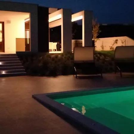 Villa Grofica, New House, Heated Pool, Jacuzzi, Playgroung & Bbq, Near Beaches, - Istria