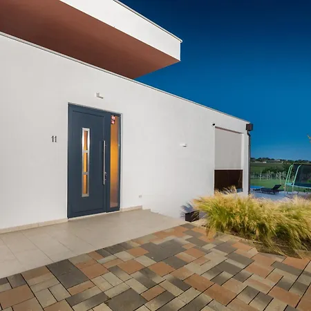 Grofica, New House, Heated Pool, Jacuzzi, Playgroung & Bbq, Near Beaches, - Istria * Pula