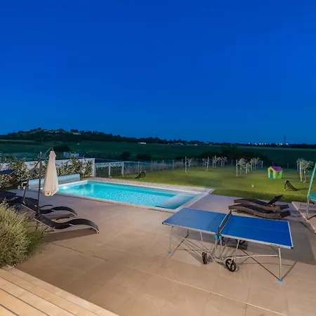 别墅 Grofica - Luxury And Romance With Heated Pool, Jacuzzi, Tavern And Proximity To The Sea, - Istria 普拉