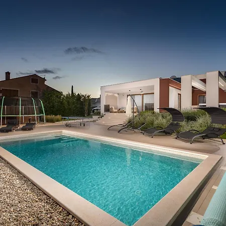 Grofica, New House, Heated Pool, Jacuzzi, Playgroung & Bbq, Near Beaches, - Istria