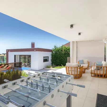 Grofica, New House, Heated Pool, Jacuzzi, Playgroung & Bbq, Near Beaches, - Istria