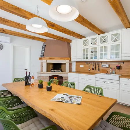 Grofica - Luxury And Romance With Heated Pool, Jacuzzi, Tavern And Proximity To The Sea, - Istria