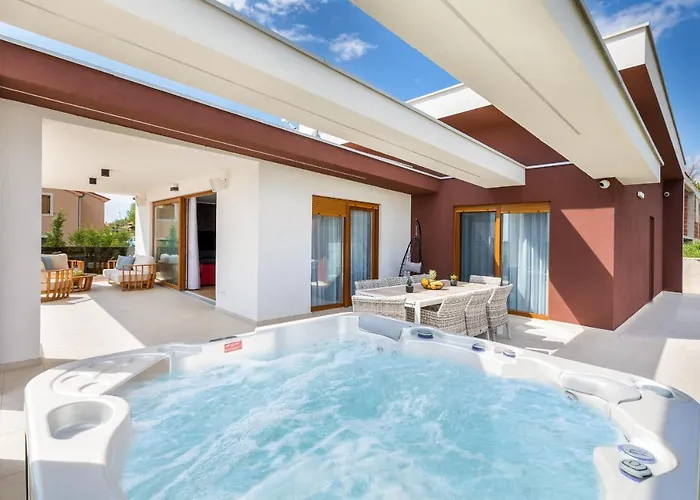 Βίλα Grofica - Luxury And Romance With Heated Pool, Jacuzzi, Tavern And Proximity To The Sea, - Istria *