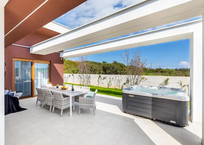 Grofica - Luxury And Romance With Heated Pool, Jacuzzi, Tavern And Proximity To The Sea, - Istria