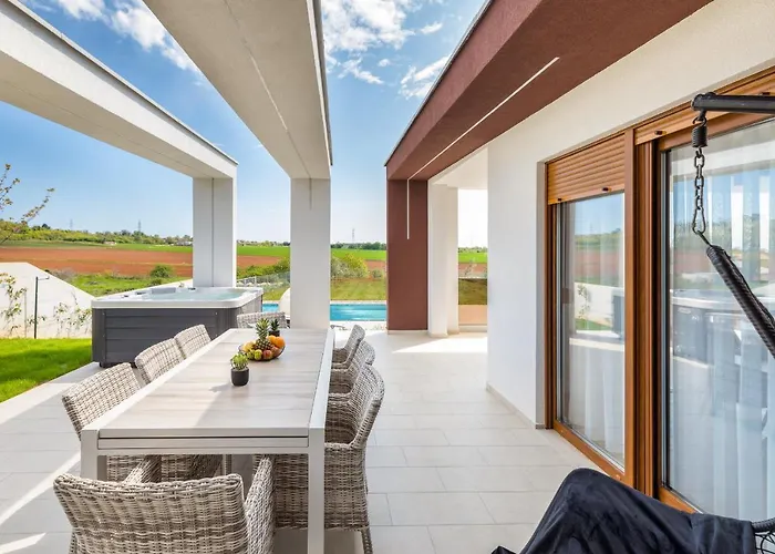 Grofica - Luxury And Romance With Heated Pool, Jacuzzi, Tavern And Proximity To The Sea, - Istria Πούλα