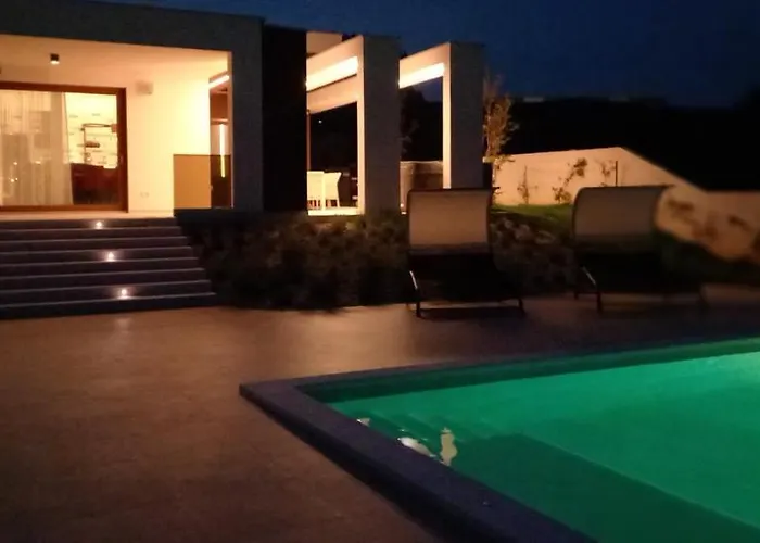 Βίλα Grofica - Luxury And Romance With Heated Pool, Jacuzzi, Tavern And Proximity To The Sea, - Istria