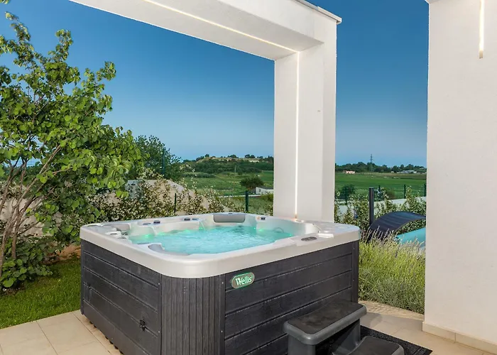 Grofica - Luxury And Romance With Heated Pool, Jacuzzi, Tavern And Proximity To The Sea, - Istria * Πούλα