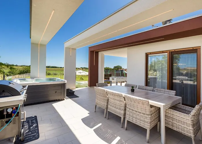 Grofica - Luxury And Romance With Heated Pool, Jacuzzi, Tavern And Proximity To The Sea, - Istria Πούλα