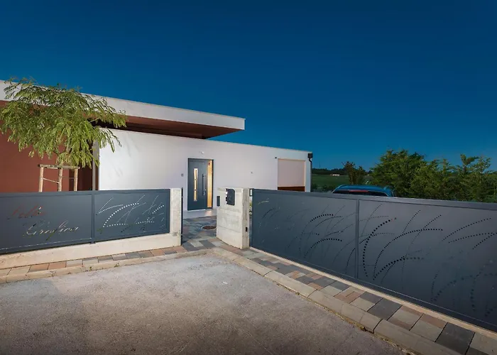 Grofica - Luxury And Romance With Heated Pool, Jacuzzi, Tavern And Proximity To The Sea, - Istria