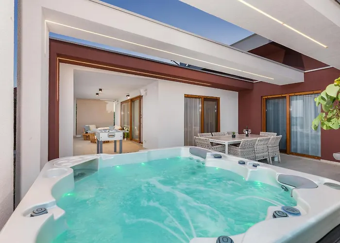 Grofica - Luxury And Romance With Heated Pool, Jacuzzi, Tavern And Proximity To The Sea, - Istria Πούλα