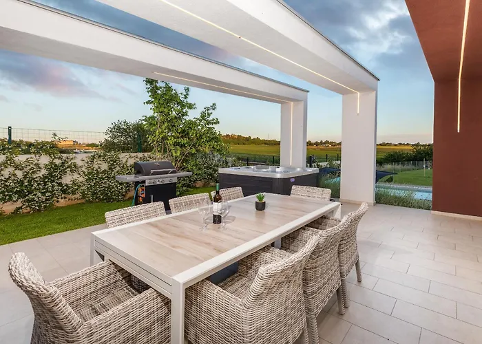 Βίλα Grofica - Luxury And Romance With Heated Pool, Jacuzzi, Tavern And Proximity To The Sea, - Istria