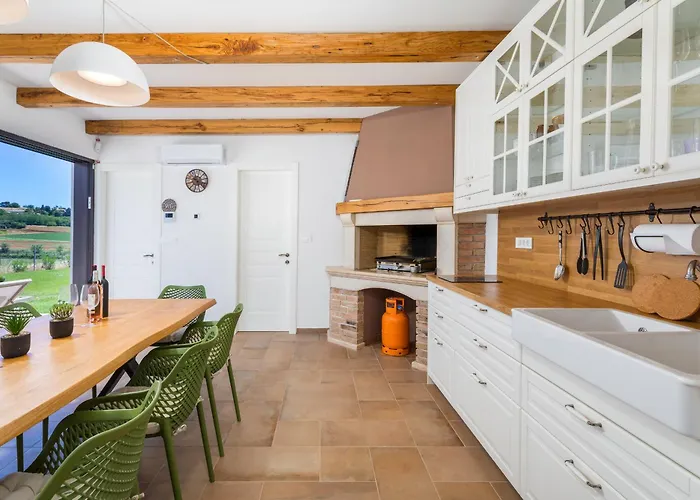 Grofica - Luxury And Romance With Heated Pool, Jacuzzi, Tavern And Proximity To The Sea, - Istria Πούλα