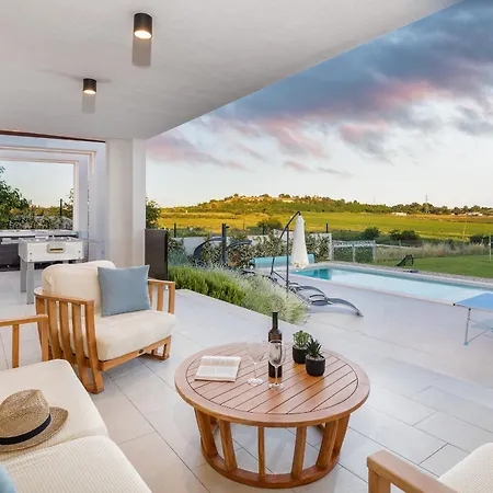 Villa Grofica - Luxury And Romance With Heated Pool, Jacuzzi, Tavern And Proximity To The Sea, Pula - Istria Pola
