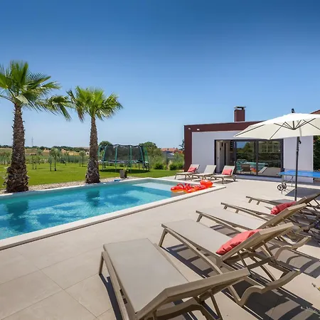 Villa Grofica - Luxury And Romance With Heated Pool, Jacuzzi, Tavern And Proximity To The Sea, Pula - Istria * Pola