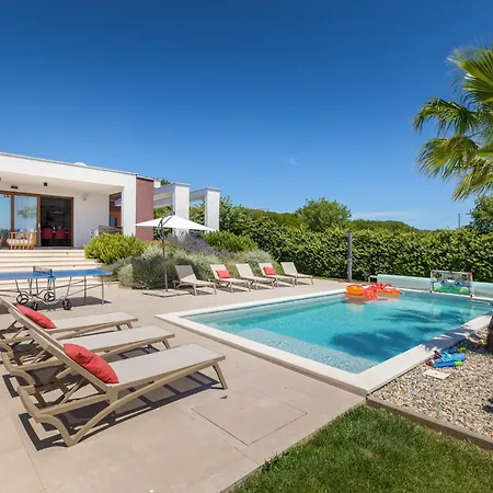 Villa Villa Grofica - Luxury And Romance With Heated Pool, Jacuzzi, Tavern And Proximity To The Sea, Pula - Istria *