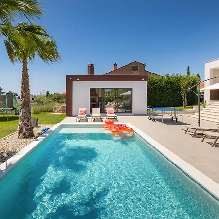 Villa Grofica - Luxury And Romance With Heated Pool, Jacuzzi, Tavern And Proximity To The Sea, Pula - Istria Villa Pola